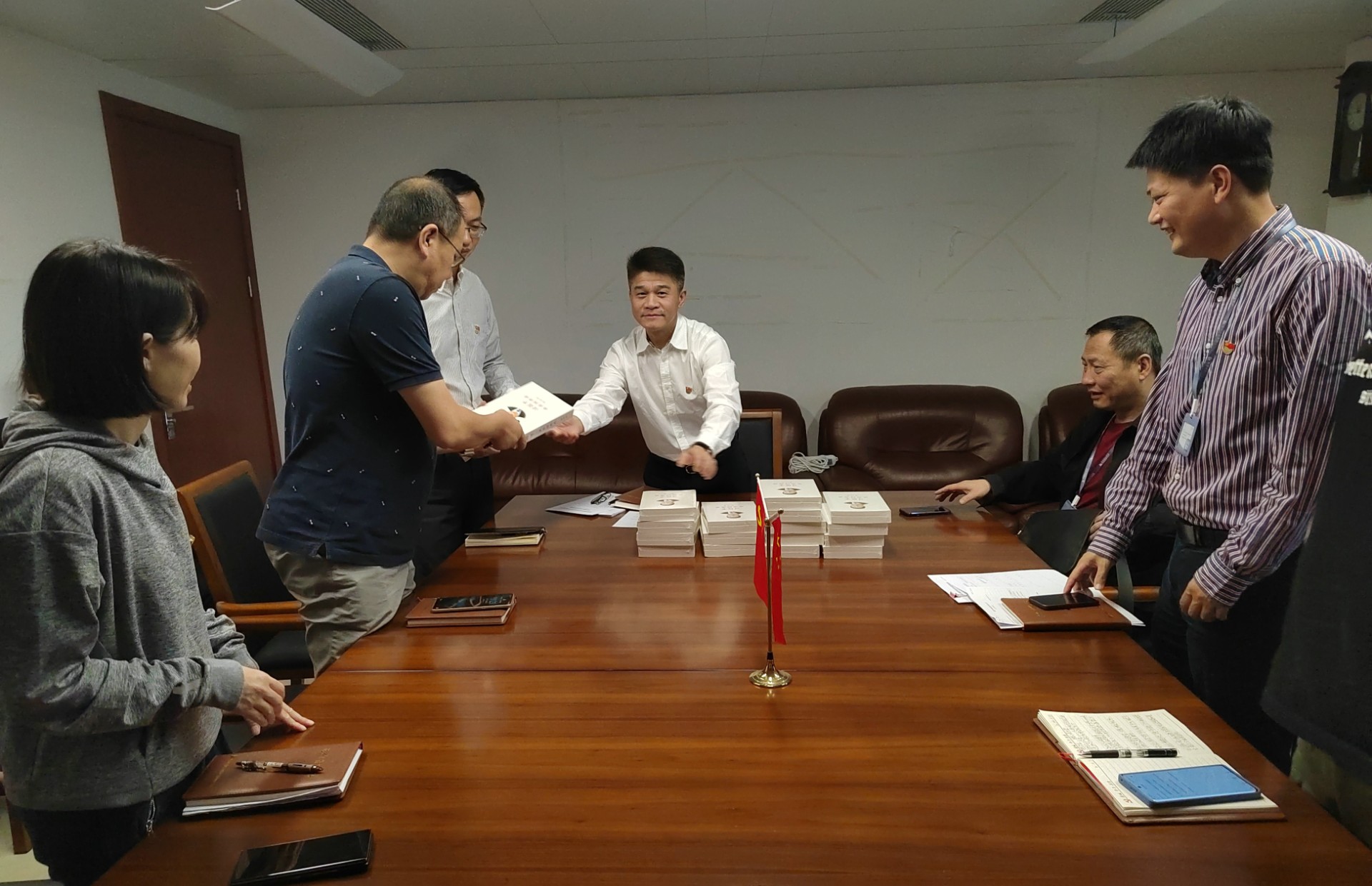 華浩支部學習贈書2.jpg